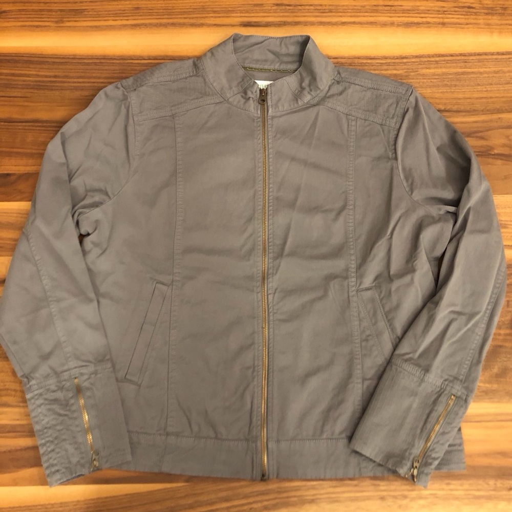 Aventura Lightweight Jacket size L NWT